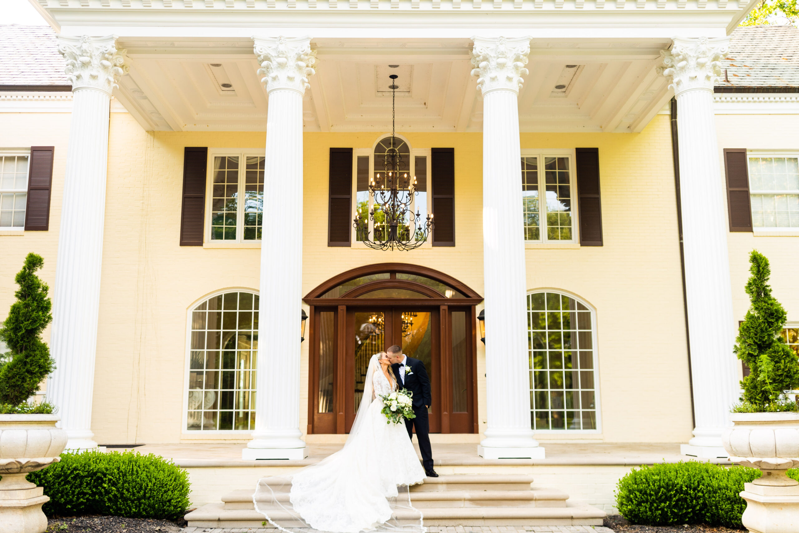 Eleanor Stenner Photography - a wedding photographer in Birmingham, AL - shares details you can't forget when planning your wedding! 